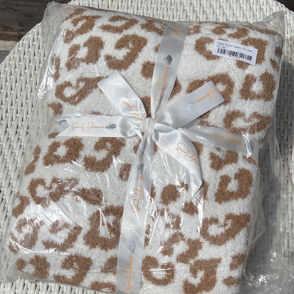 Leopard Print Cozy Chic Throw Blanket
